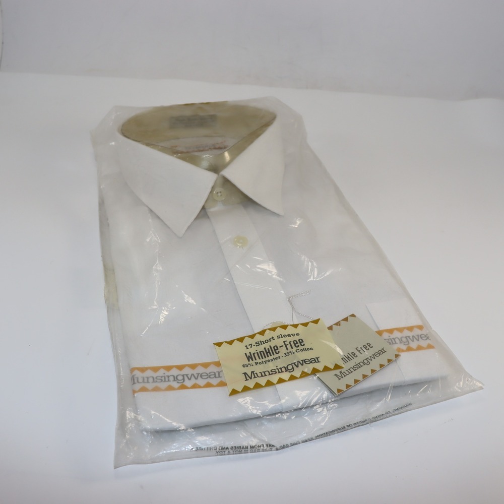Munsingwear Dress Shirt Mens‎ 17 White Short Sleeve Wrinkle-Free Vintage NIP